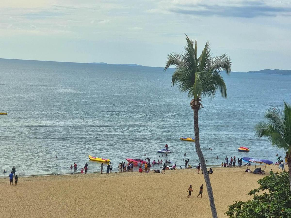 Happy Jomtien - Beachfront Dış mekan fotoğraf