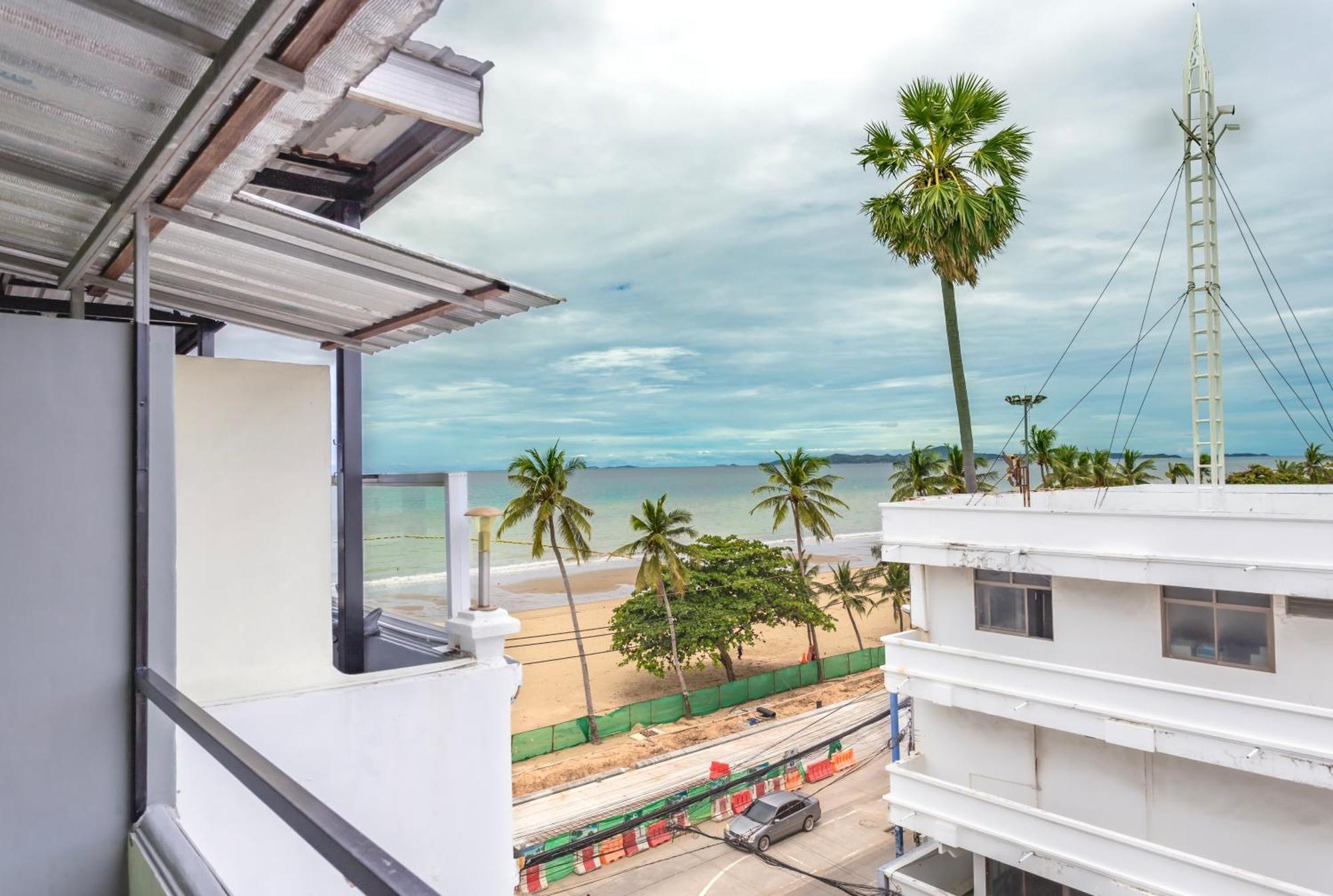 Happy Jomtien - Beachfront Oda fotoğraf